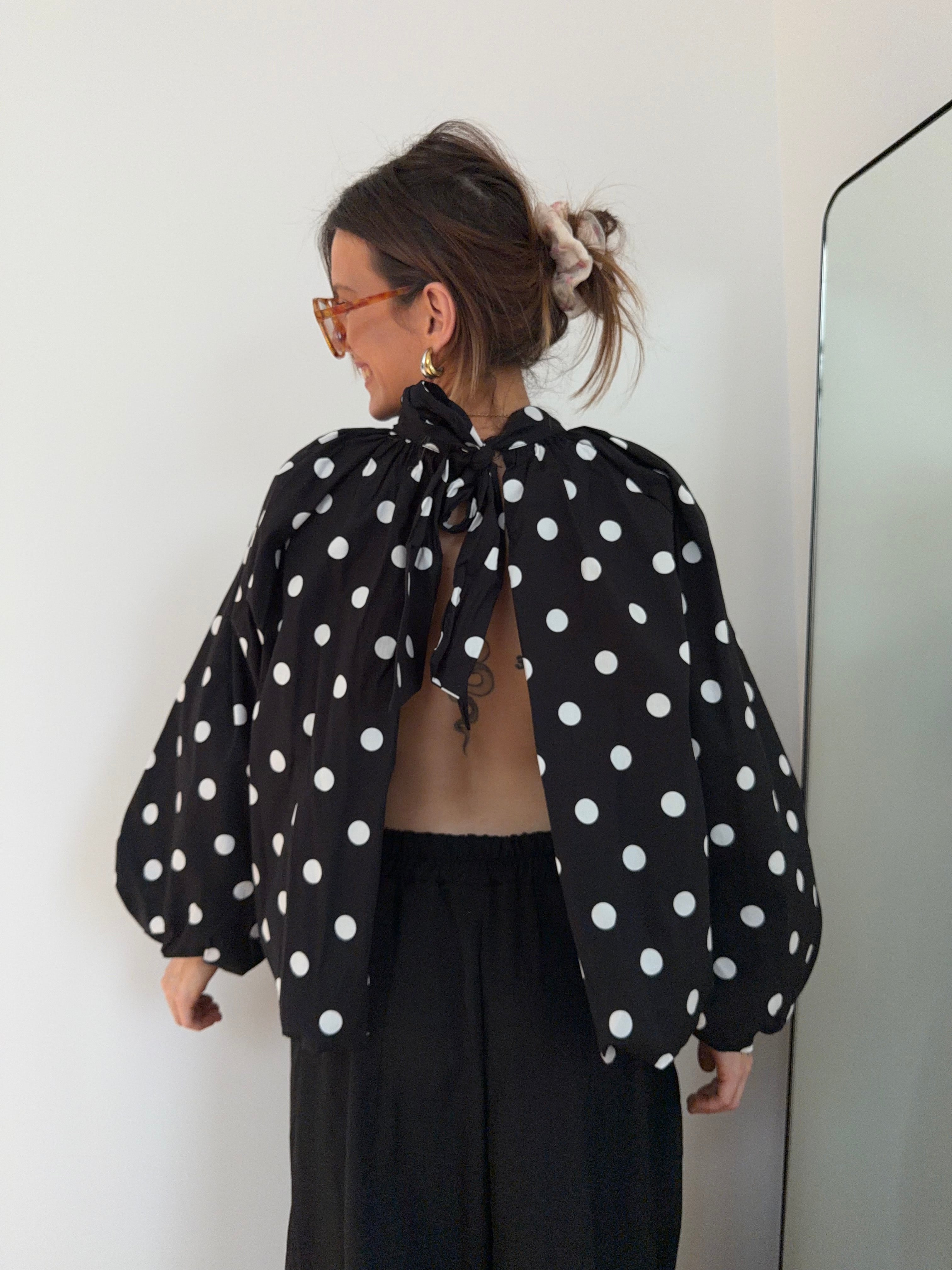 Blouse dos nu à pois - noire