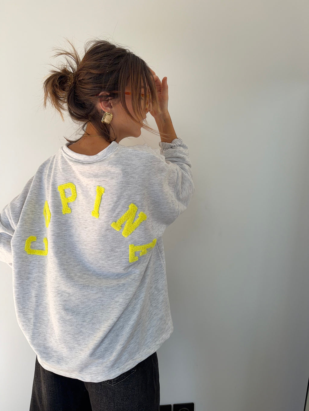 Sweat Copine - gris et jaune fluo