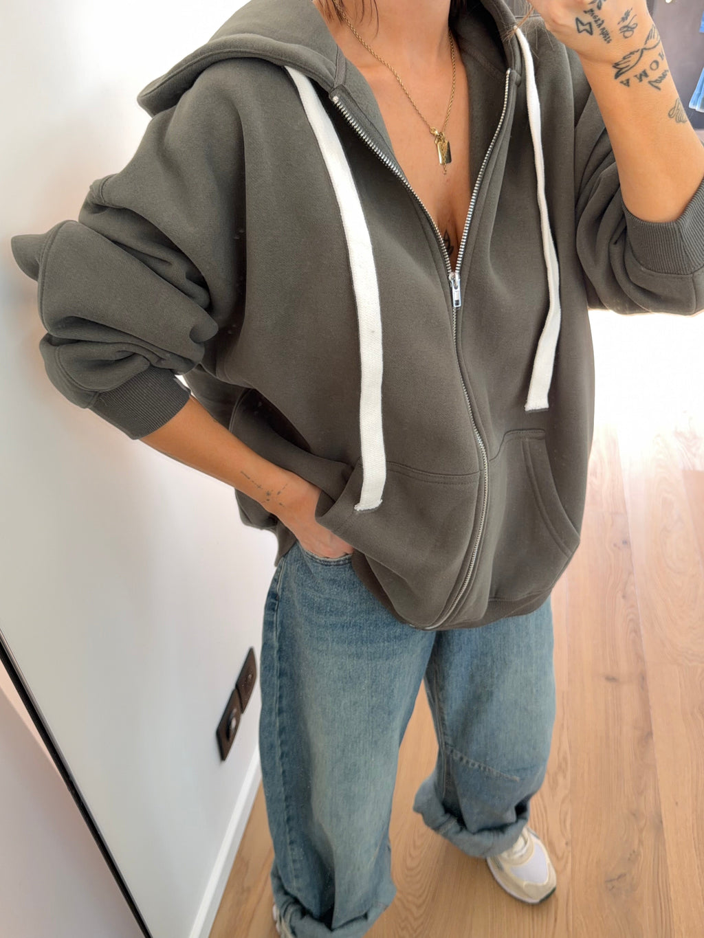 Veste sweat kaki à capuche