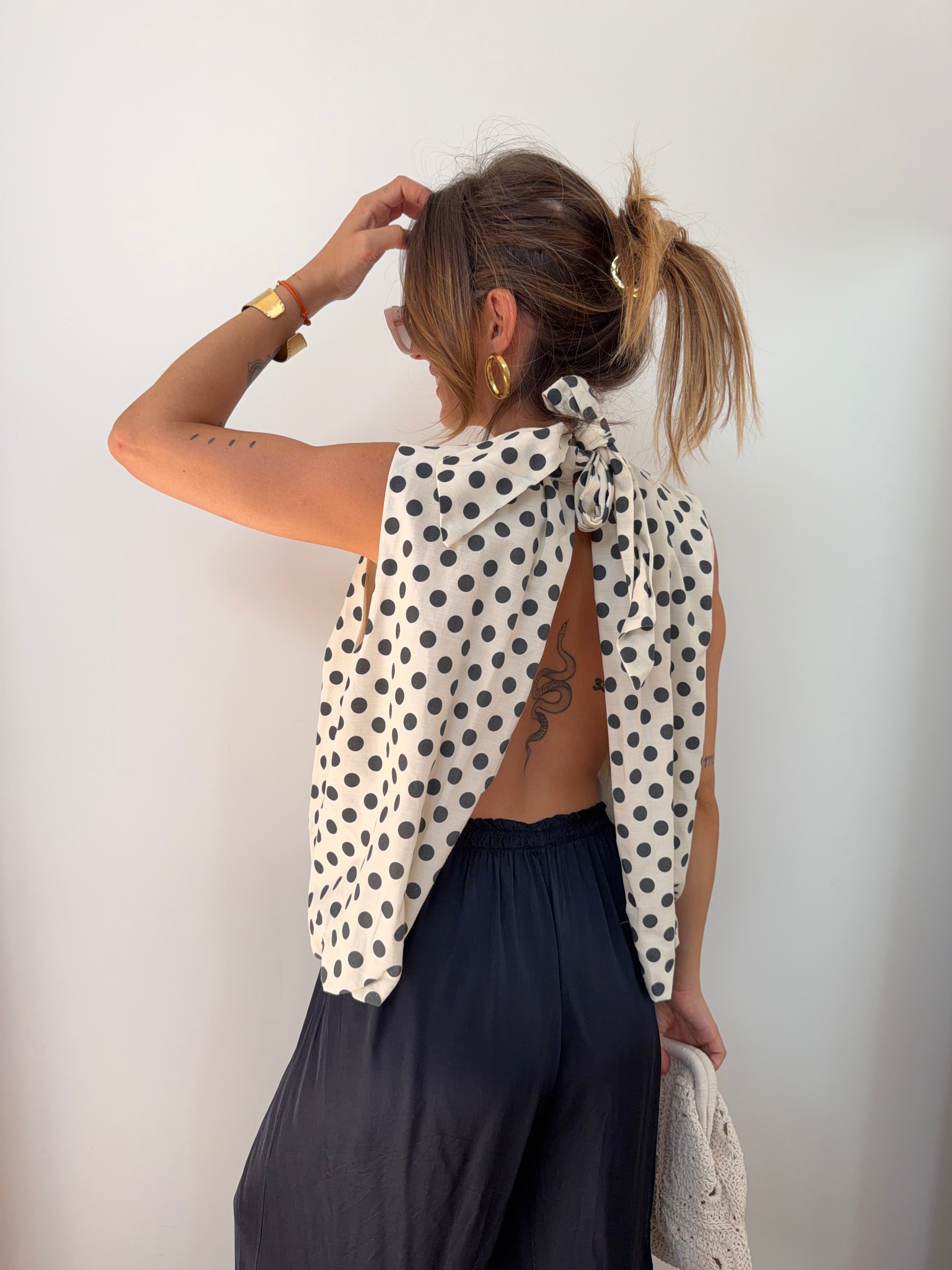 Blouse dos nu à pois - beige et grise