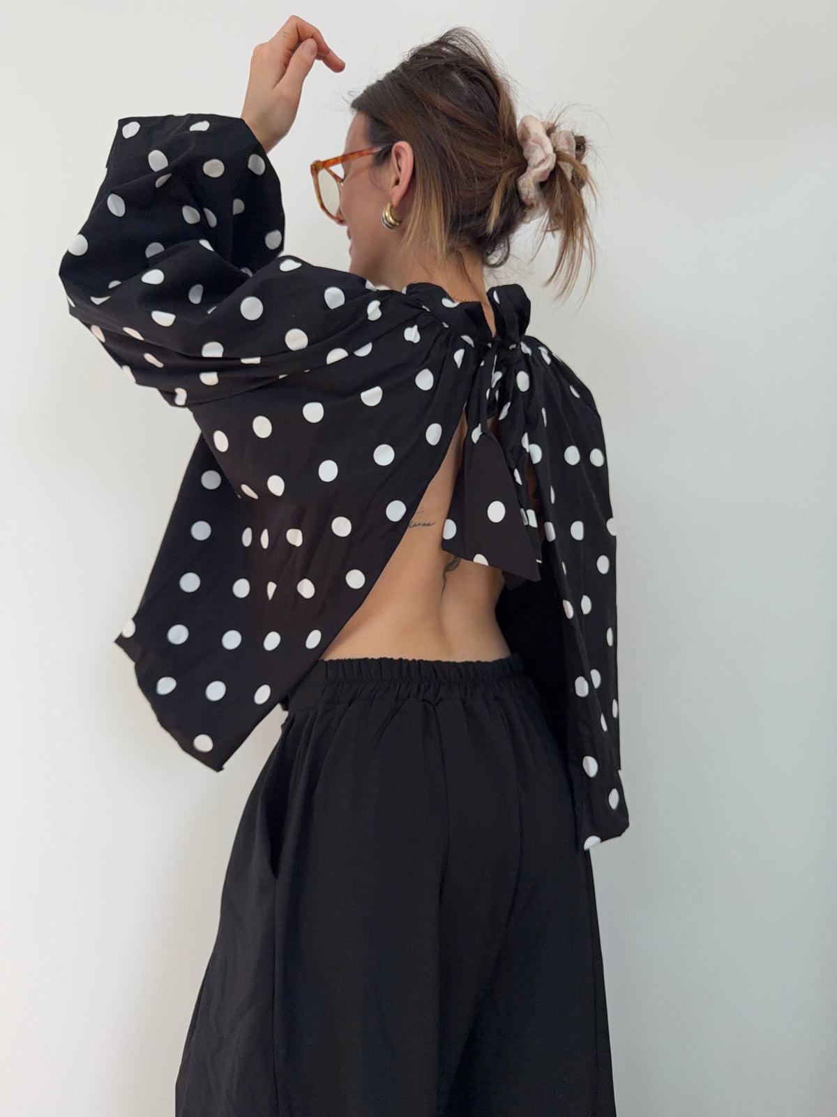 Blouse dos nu à pois - noire
